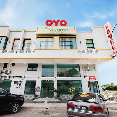 Oyo 44043 ファースト ガーデン ホテル クアンタン エクステリア 写真
